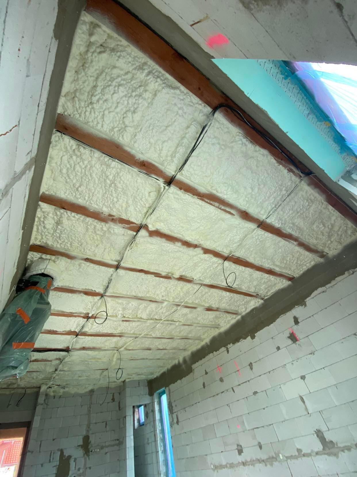 Izolace stropu pur pěnou v síle 30cm